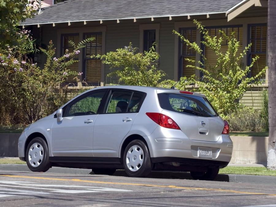  Nissan Versa Hatchback 2007 года  (фото 7 из 17)